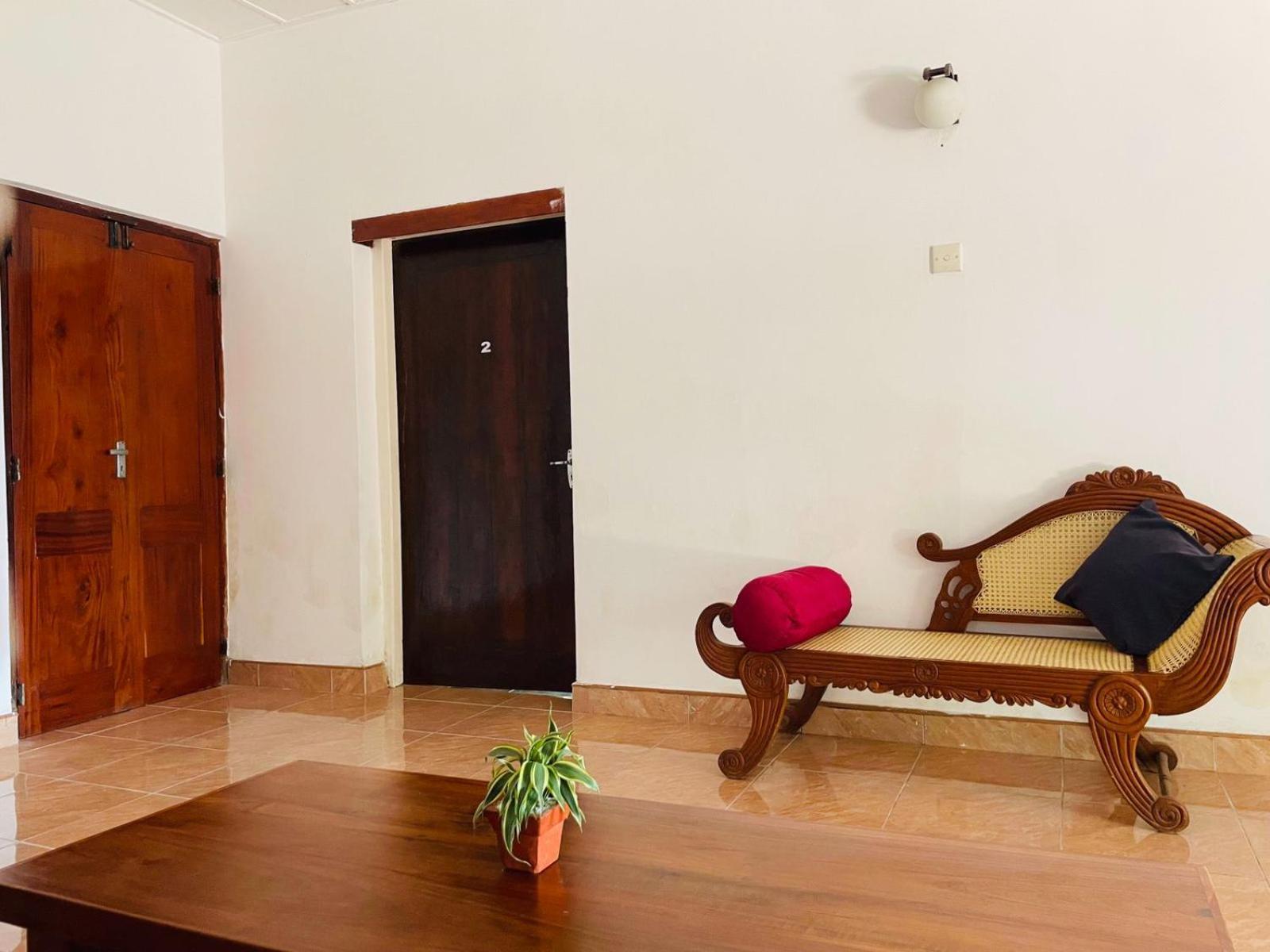 The Beez Hotel Negombo Bagian luar foto